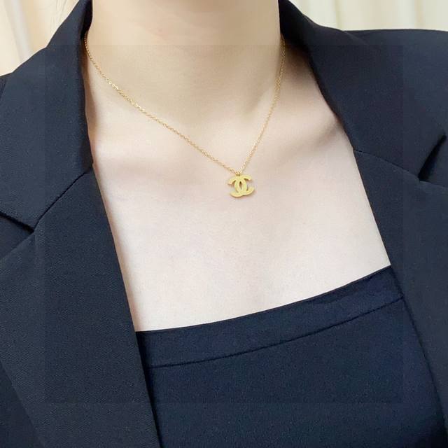 Chanel Double C Letter Latest Fashion Gold-Tone Fine Chain Necklace 14K Stainles