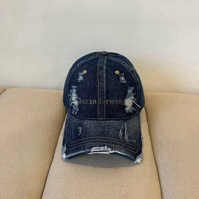 2025 New King Duckbill Hat, Hole-Patterned Baseball Cap, Essential For Spring, U