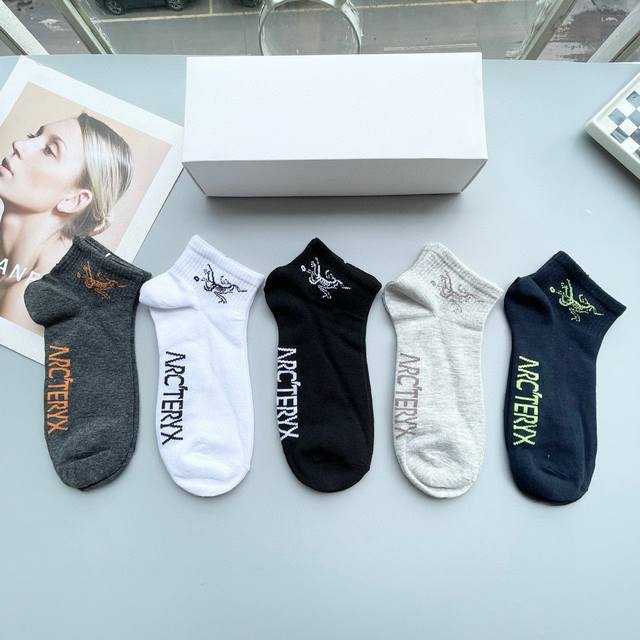With Packaging, One Box Of Five Pairs Arc'teryx High-Quality Super-Popular Socks