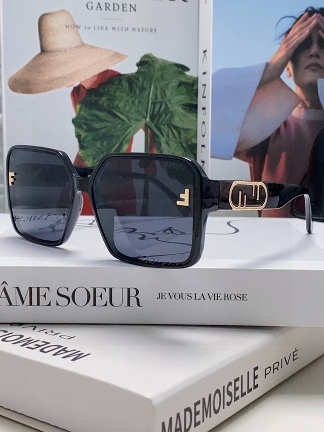 Fendi 2025 New Arrival Trendy European-Style Square Frame Sunglasses For Women,