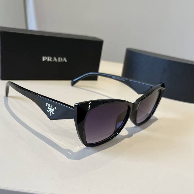 Prada Cat-Eye Sunglasses Many Celebrities Have The Same Cool And Spicy Sunglasse