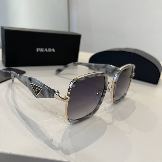 Prada New Sun Glasses For Men And Women