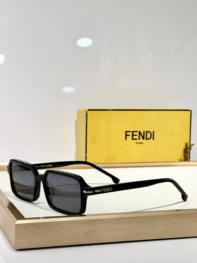 Fendi Mod: Fe40174I Size: 51-17-140