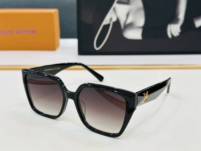 Louis Z1761 Size: 53Mm 18-145 Vibrant, Showcasing Unique Personality And Eleganc