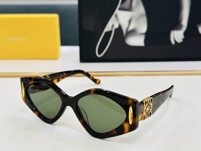 Louis Vuitton Lw5135 Size: 56Mm 17-145 Even More Beautiful In Person, Available