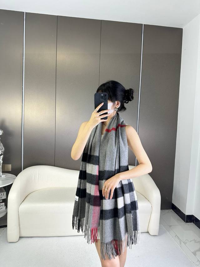 Best-Selling Burberry Classic Large Checkered Shawl, A Must-Have For Everyone, L