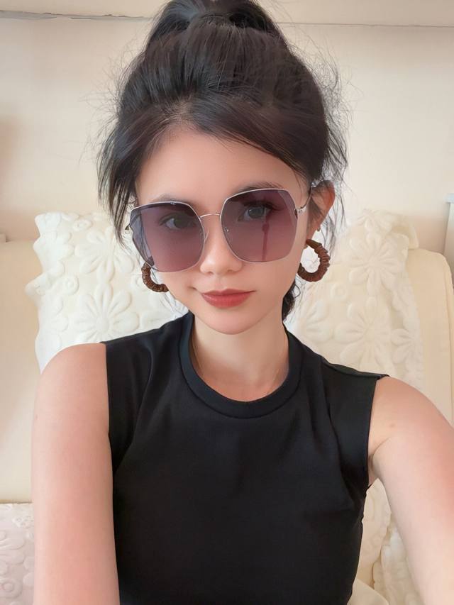 Chanel Chanel New Nylon Polarized Sunglasses, Frameless Diamond-Cut Edges For A