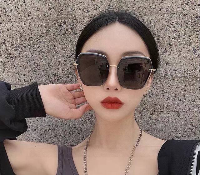 Chanel 2025 Spring New Arrival, Trendy Bestseller, Fashionable Square-Frame Pola