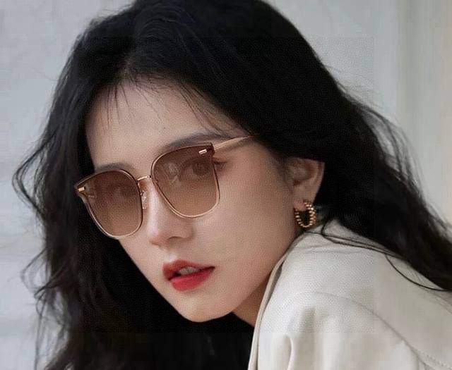 Gucci 2025 Spring New Arrival, Trendy Bestseller, Fashionable Square-Frame Sungl