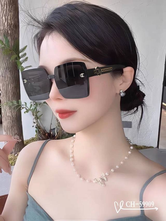 French Chanel - Chanel . Polaroid Resin High-Definition Lenses . Tr Frame - Ligh