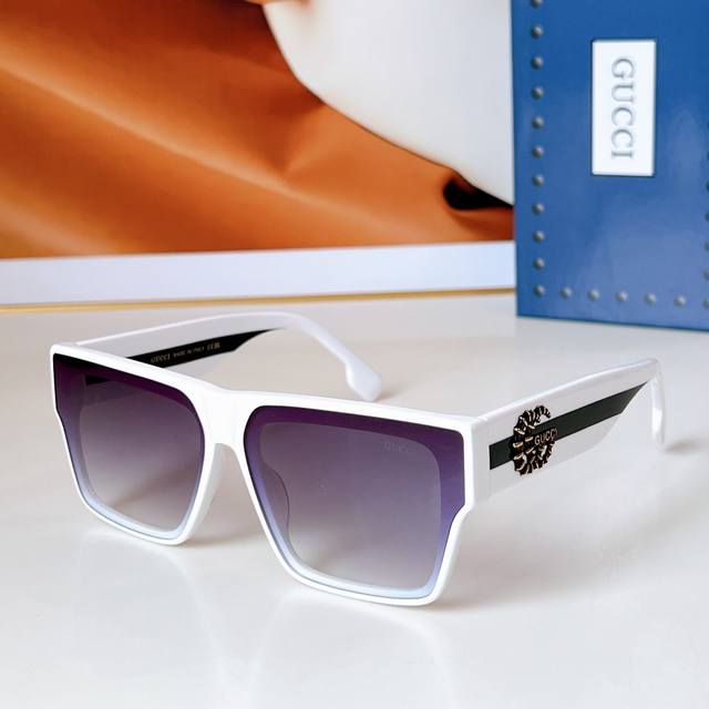 Gucc* Model: Gg1640 Size: 54-19-143