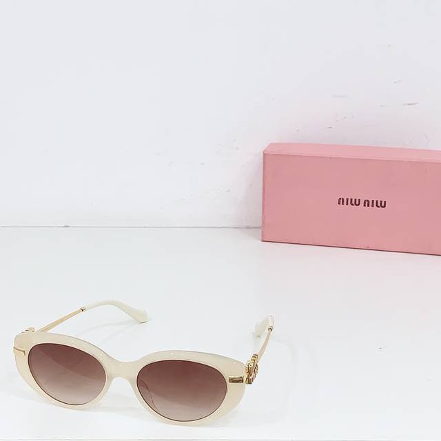 Miu Mi* Model: Smu A08 Size: 57 Mouth 19-144