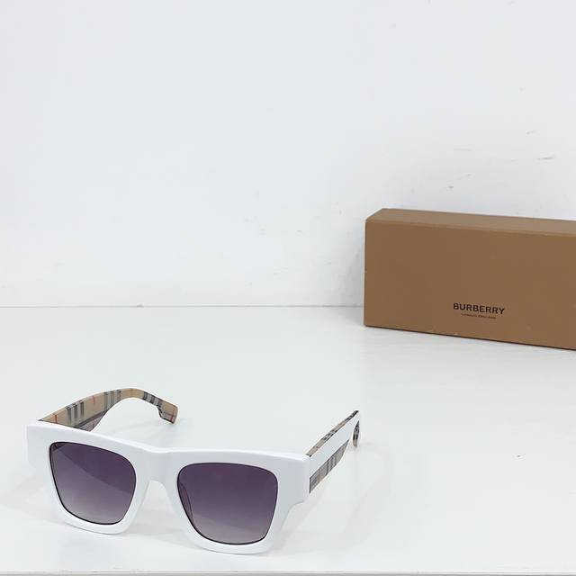 Burberr* Model: Be 4360 Size: 60Mm 16-145