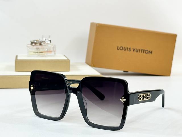 Louisvuitto* Model: Z1871 Size: 62 12-145