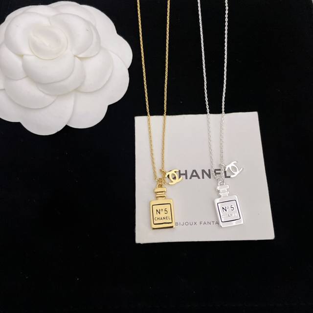 High-Quality, Details As Shown. Golden And Silver Perfume Bottle Necklace. Fashi