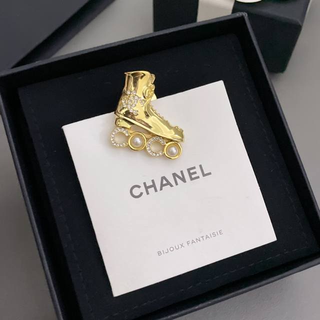 High-Quality, Details As Shown. Smooth Roller Skate Small Brooch. Z5000! Can't R