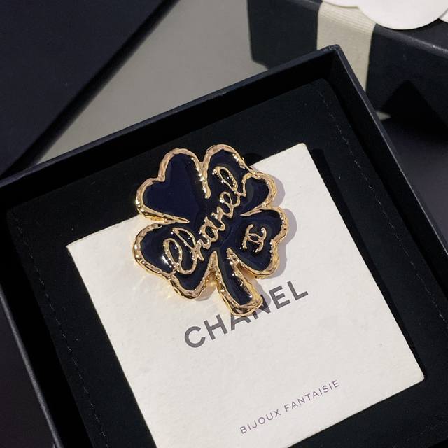 High-Quality Craftsmanship, Details As Shown. Gold-Edged Four-Leaf Clover Brooch