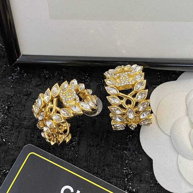 Chanel Earring Bestseller New Arrival, Consistent With Zp, Brass Material, Authe