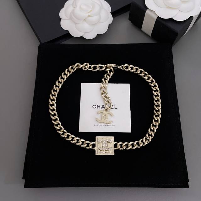 Our Product: Luxury Metal Square Choker Z 6200! Absolutely Stunning Square Neckl