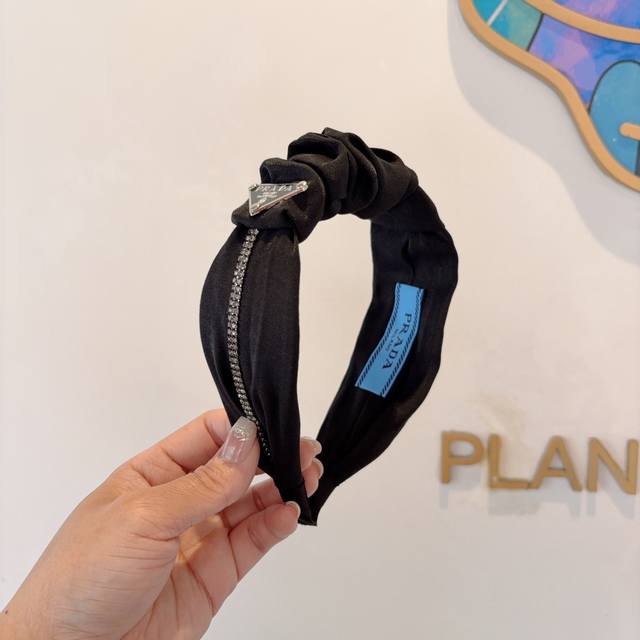With Packaging Prada New Pleated Hairband. A Must-Have Accessory For The Elegant