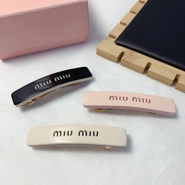 Miu Miu Miu Miu Hairpin Acrylic Logo Spring Clip Side Clip Bangs Clip Daily Eleg