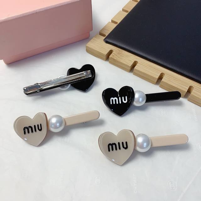 Miumiu Miumiu Hair Clip Heart Pearl Logo Press Clip Side Clip Bangs Clip Daily E