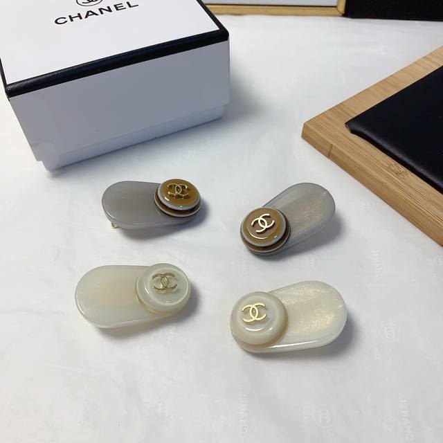 Chanel Chanel Hair Clip Acrylic Pearl-Pressed Side Clip Bangs Clip - Daily Elega