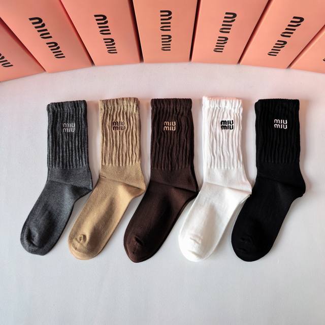 Special Packaging Miu Miu New Classic Cashmere Mid-Length Pile Socks! Five Pairs