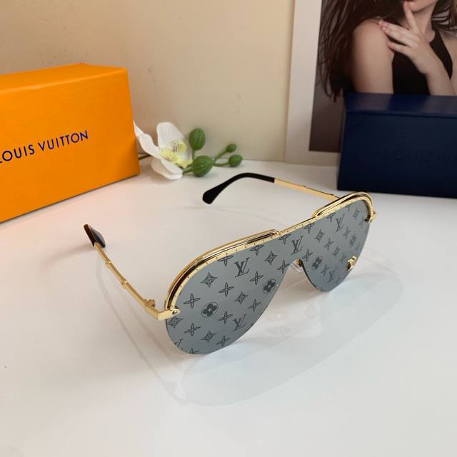 Louis Vuitton New Sun Glasses Influencer-Style One-Piece Sunglasses Fashionable,