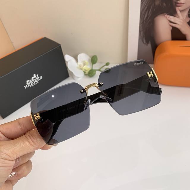 Hermes 2025 New Sunglasses, Stylish, Vibrant, Comfortable, And Uv-Protective Sun