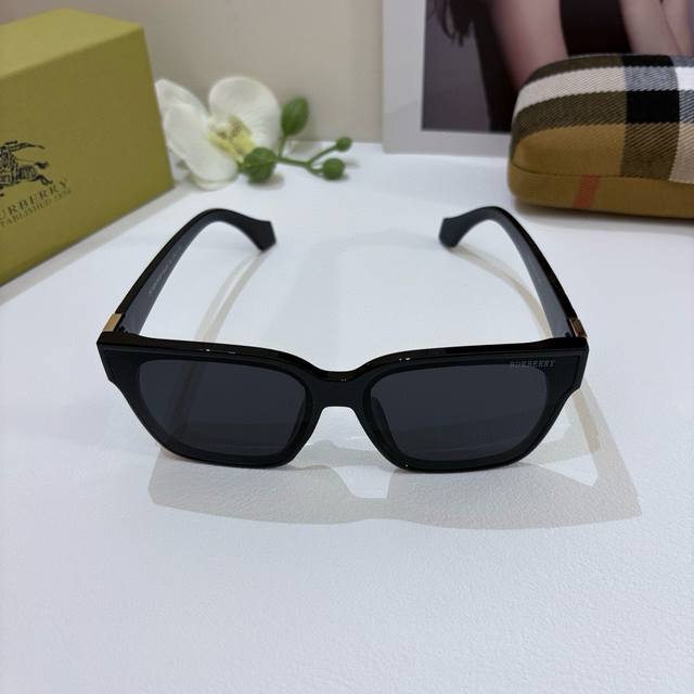 Burberry Unisex Sunglasses - International Luxury Brand Official Website Design