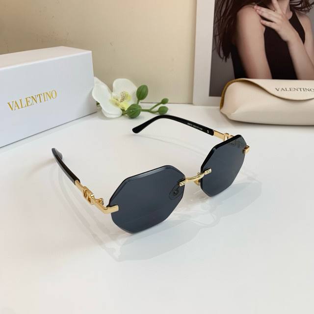 Valentino New Arrival Sunglasses - Fashionable Unisex Uv-Protective Sunglasses -