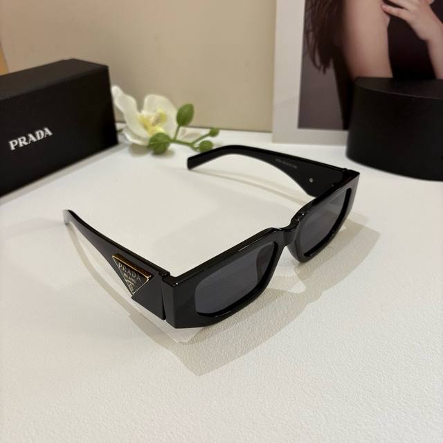 Prada New Men's And Women's Sunglasses Classic Triangle Logo Sunglasses Fashiona