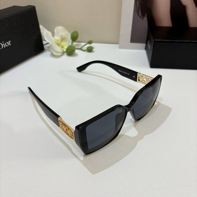 Dior New Red Book And Tiktok-Inspired Square-Frame Sunglasses For Men And Women,