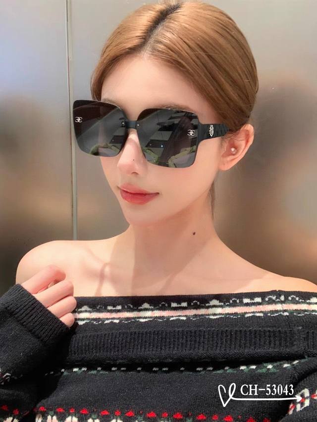 French Chanel - Chanel . Polaroid Resin High-Definition Lenses . Tr Frame - Ligh