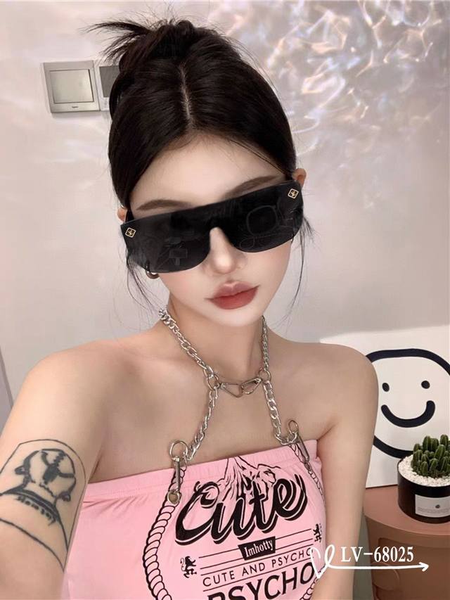 Louis Vuitton-Lv . Polaroid Resin Lenses . Tr Frame, Lightweight And Comfortable