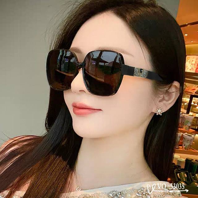 Valentino-Valentino . Polaroid Resin Lenses . Tr Frame Lightweight And Comfortab