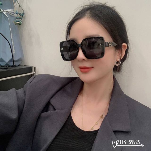 Hermes . Polarized Resin Lenses . Tr90 Frame, Lightweight And Comfortable To Wea