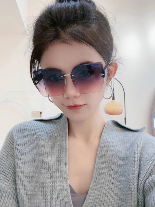 Lv 2025 New Women's Square Frame Sunglasses Driving Sunglasses New Frameless Sun