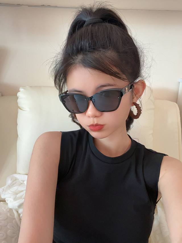 Lv 2025 Spring New Arrival Trendy Bestseller Fashionable Square Frame Sunglasses