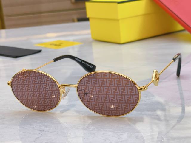 Fen* Fen*Di New Sunglasses, Model: Fe4015U, Size: 55-17-145
