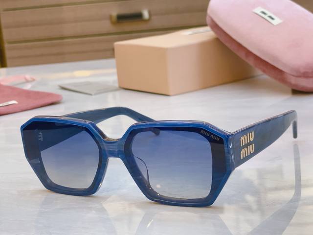 Miumi* Miu*Miu New Sunglasses, Mod: Mu 07Ks, Size: 62-16-145