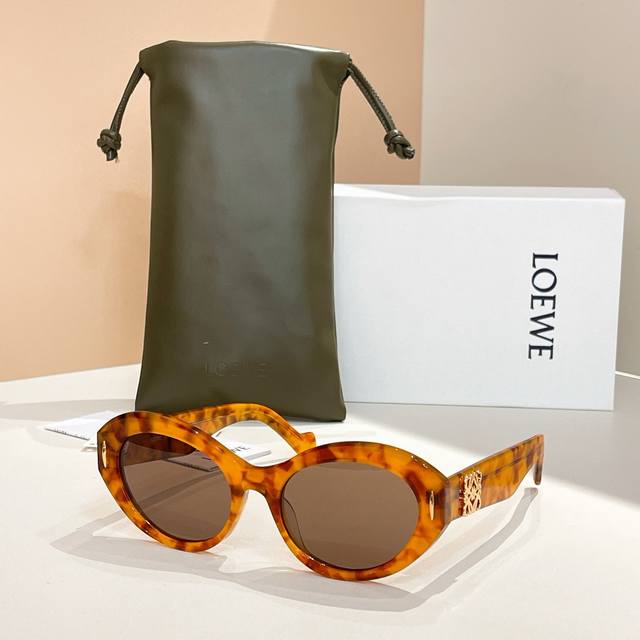 Loewe Model: Lw50090I Size: 52 Mouth 18-140