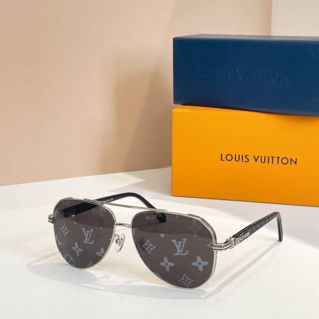 Louis Vuitto*Model: Z1229 Size: 53 22-145