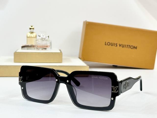 Louis Vuitton Model: Z2002U Size: 68 Mouth 10 145