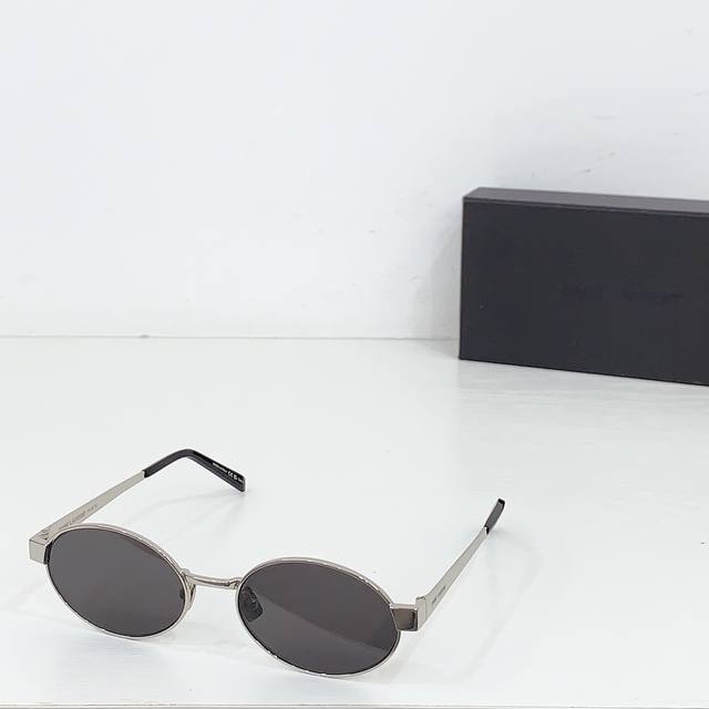Saint Laurent* Model: Sl692 Size: 55 X 19-145