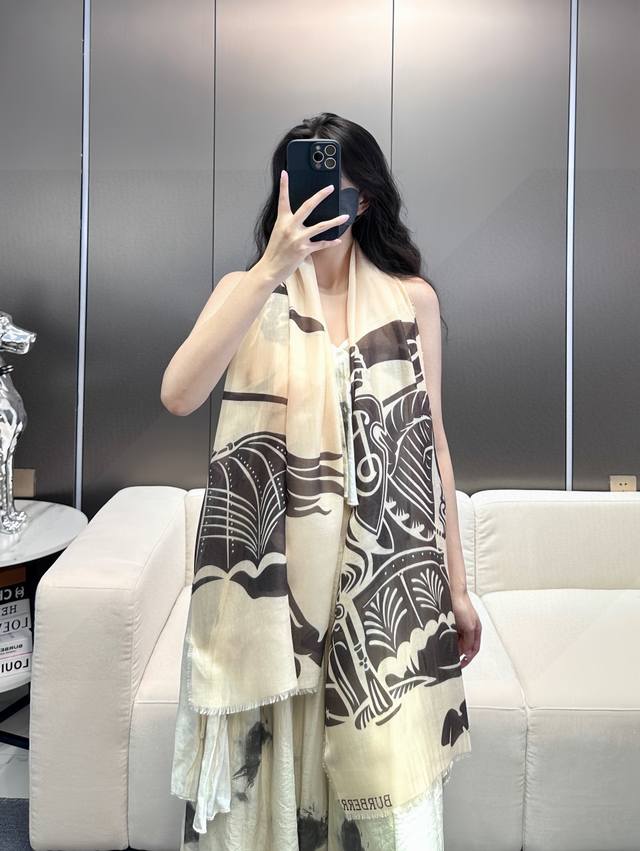 Latest Burberry For The Year! B War Horse Thin Scarf This Scarf Features A Sturd