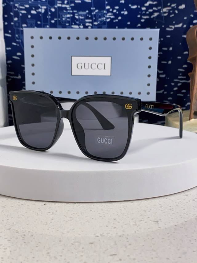 Gucci 2025 New Retro Sunglasses For Women, European-Style Large Frames, Face-Sli