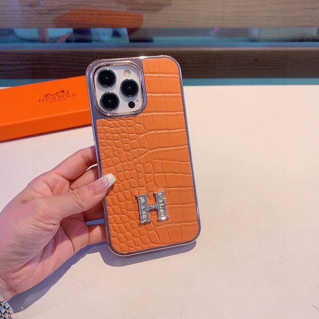 Hot-Selling Item Now Available: Herm S Crocodile-Patterned H Phone Case With Ful