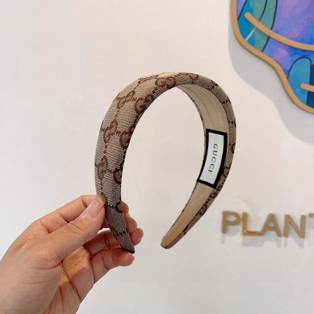 With Packaging Gucci Classic New Wide-Band Hairband, A Must-Have Accessory For G